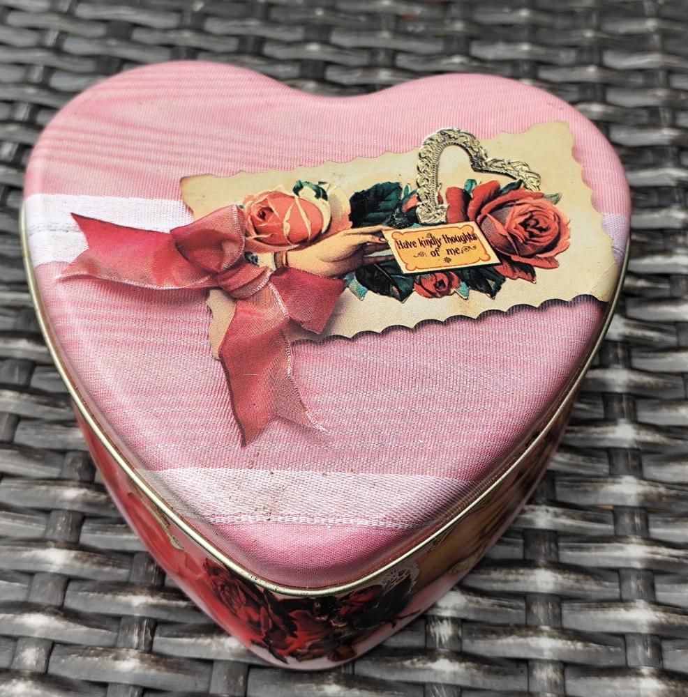 Russ Berrie & CO Tin Roses Flowers Heart Shaped Pink